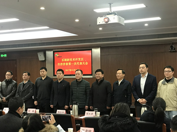 新特光电总经理陈义兵当选为东湖高新区侨联副主席